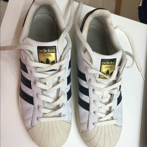 Adidas Superstar Sneakers Size 5.5 - Picture 4 of 4